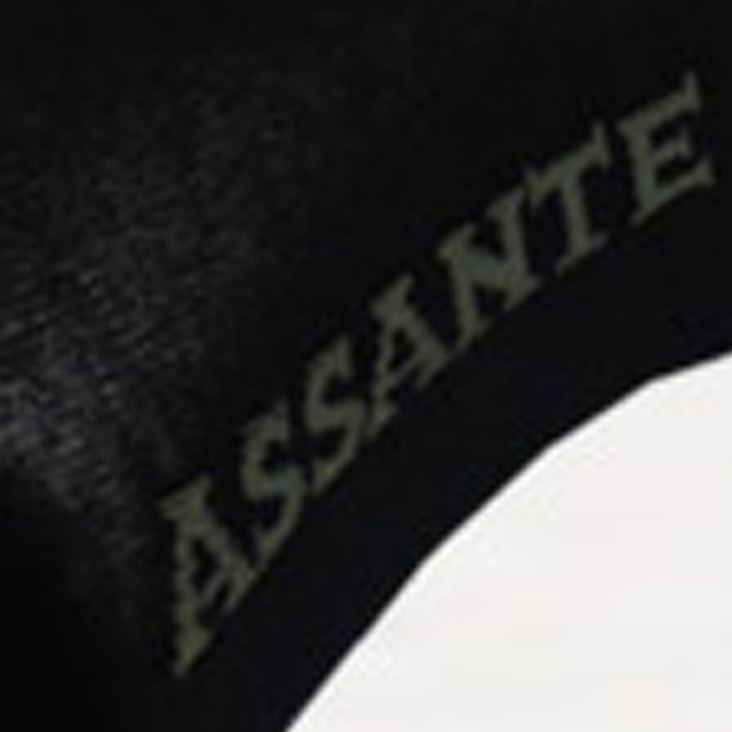 Detail tmavé ponožky Assante
